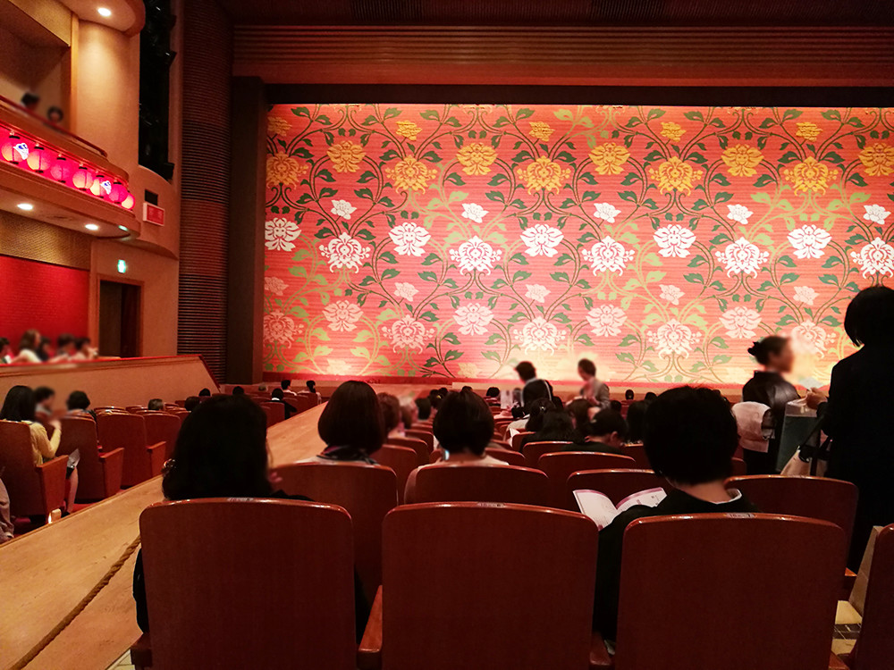 大阪松竹座の座席について 舞台の見え方 歌舞伎公演時の一等席 二等席 三等席 ごひいきに